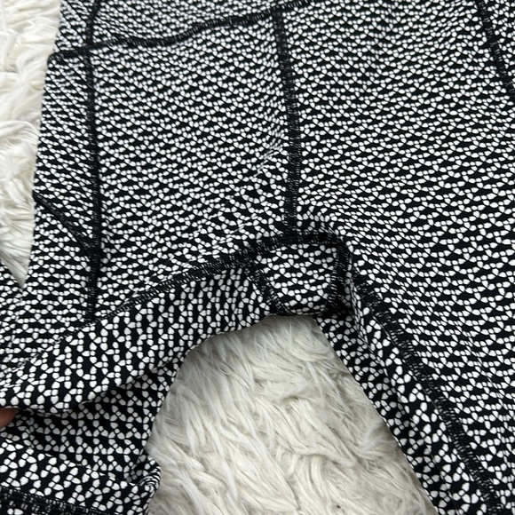 Lululemon In Movement 7/8 Tight *Everlux 25" Monochromic Black - Picture 2 of 4